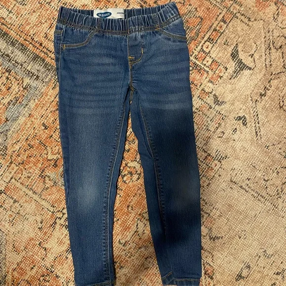 A bundle of Old Navylittle girls 4T skinny jeans $80 for the